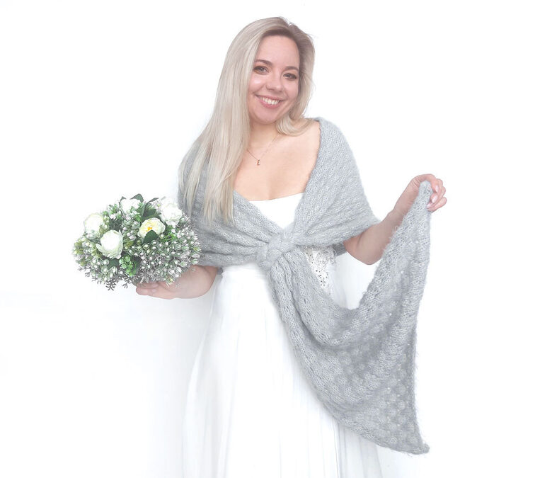 Weicher gestrickter Brautschal in Grau für die Hochzeit, Code VG8