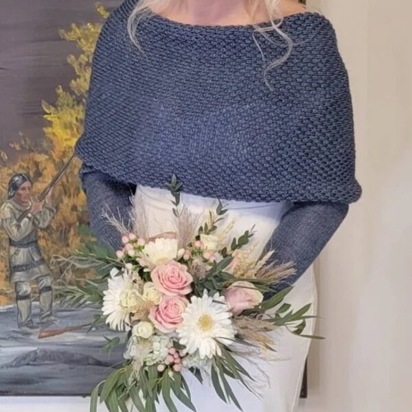 boléro de mariée tricoté bleu